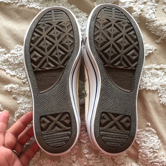 Converse women’s size 7 - Picture 4 of 7